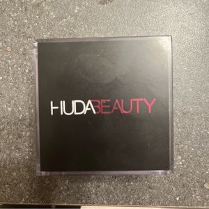 Huda Beauty Easy Bake Loose Setting Powder